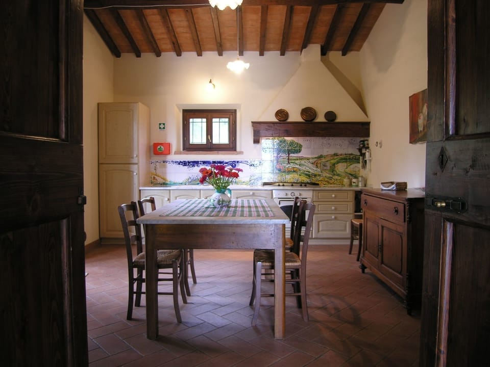 Villa, 5 Bedrooms, 2 Bathrooms | In-room dining