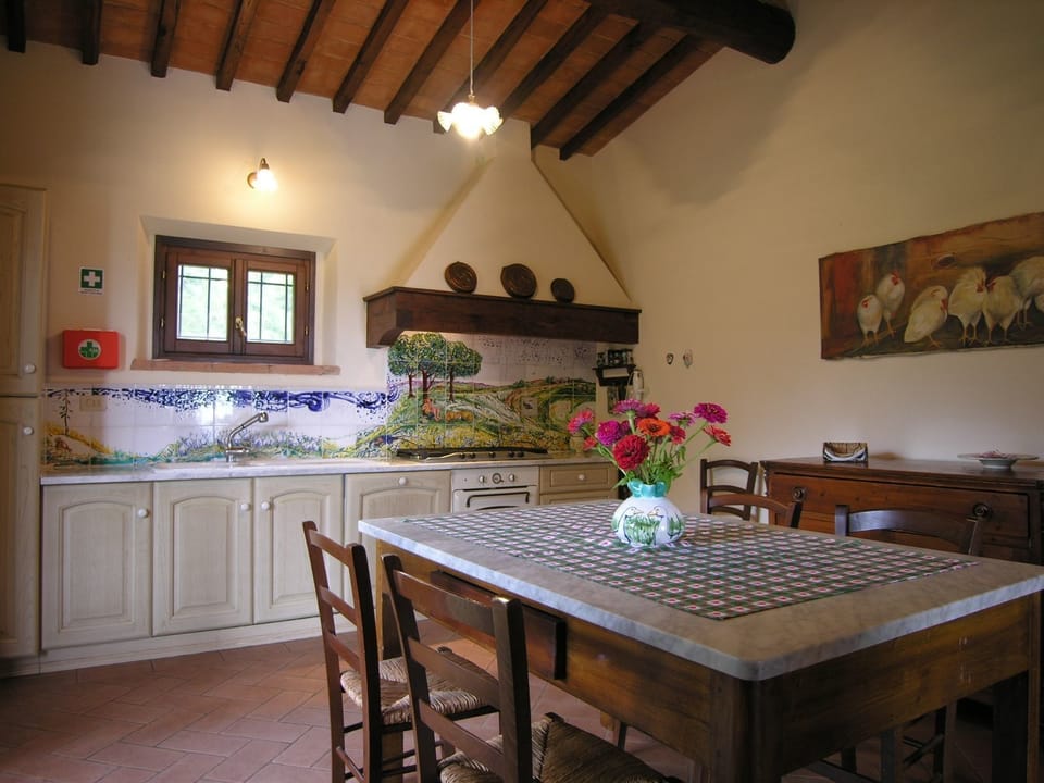 Villa, 5 Bedrooms, 2 Bathrooms | In-room dining