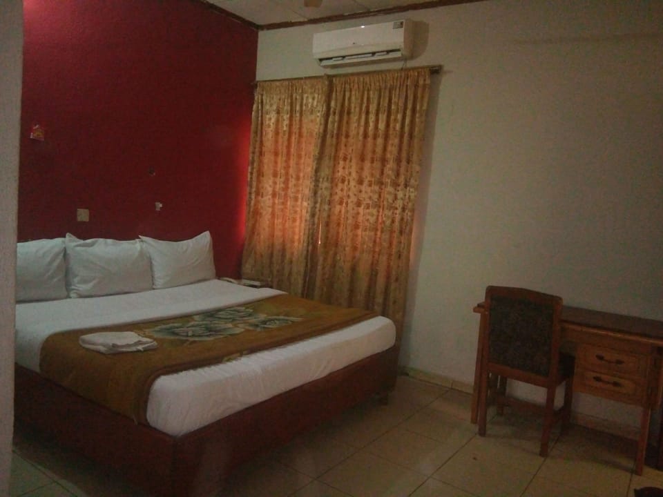 Luxury Room | Desk, free WiFi, bed sheets