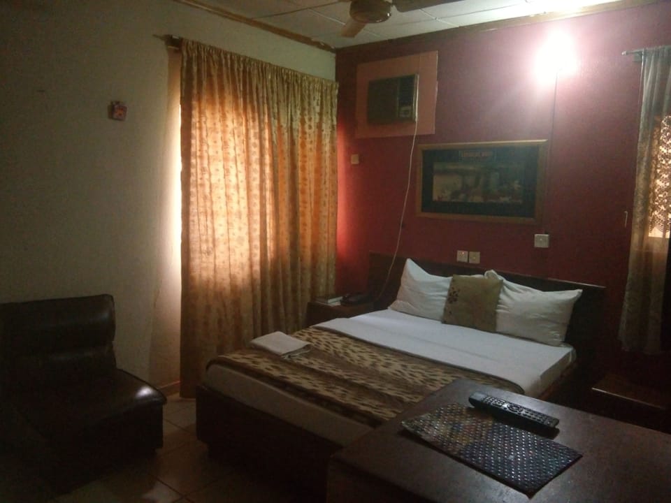Standard Room | Desk, free WiFi, bed sheets