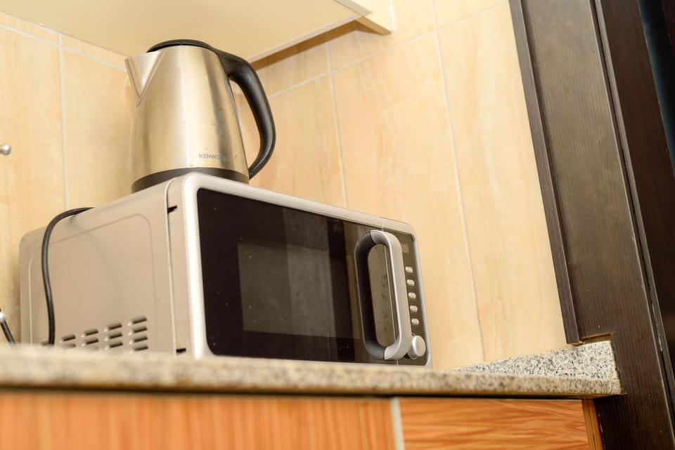 Luxury Apartment, 1 Bedroom | Private kitchen | Fridge, microwave, oven, stovetop
