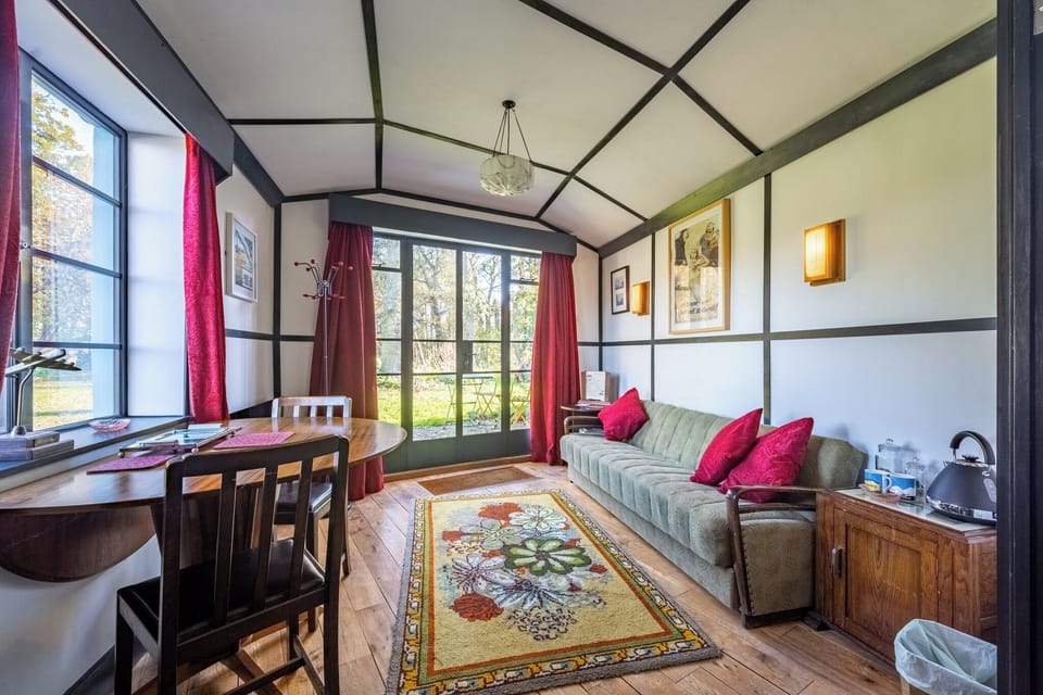 Suite, Garden View, Annex Building (Stirling Suite) | Egyptian cotton sheets, premium bedding, individually decorated