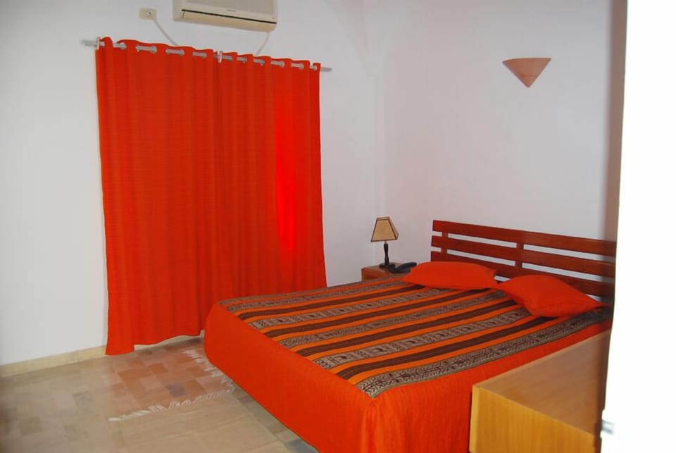 Minibar, in-room safe, bed sheets
