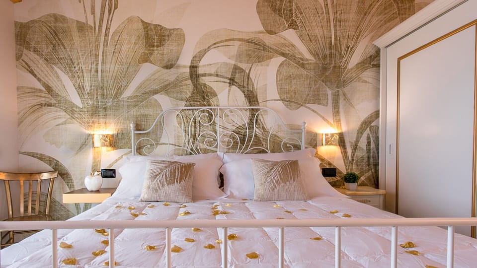 Double Room Single Use, Sea View | Free minibar, in-room safe, individually decorated