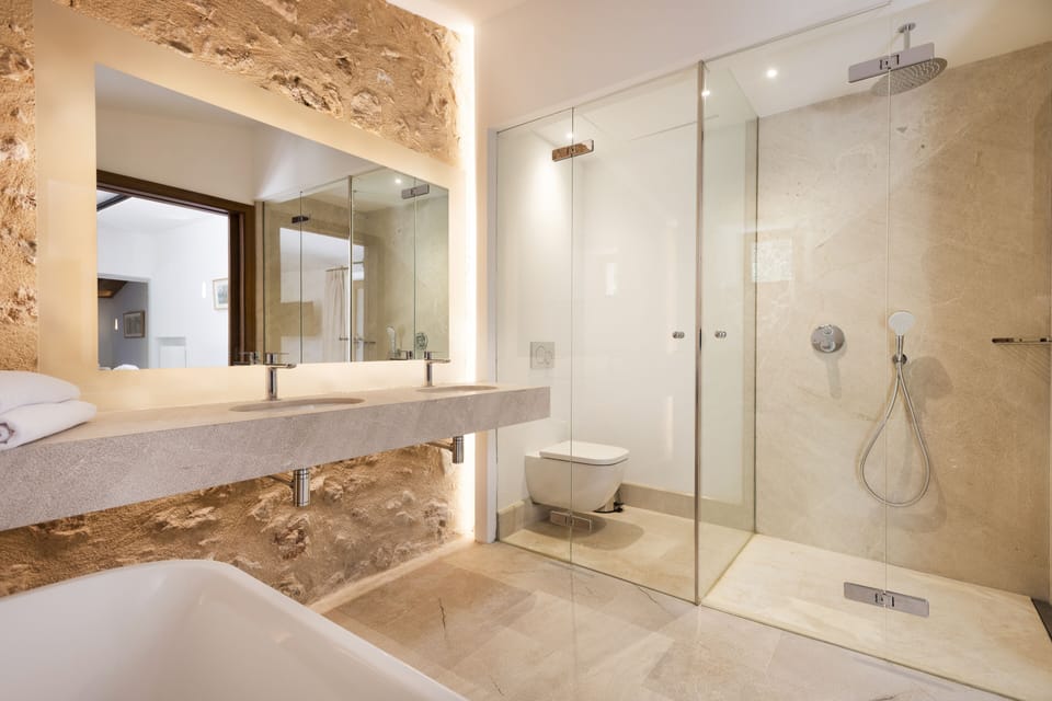 Junior Suite, Terrace | Bathroom | Free toiletries, hair dryer, towels, soap