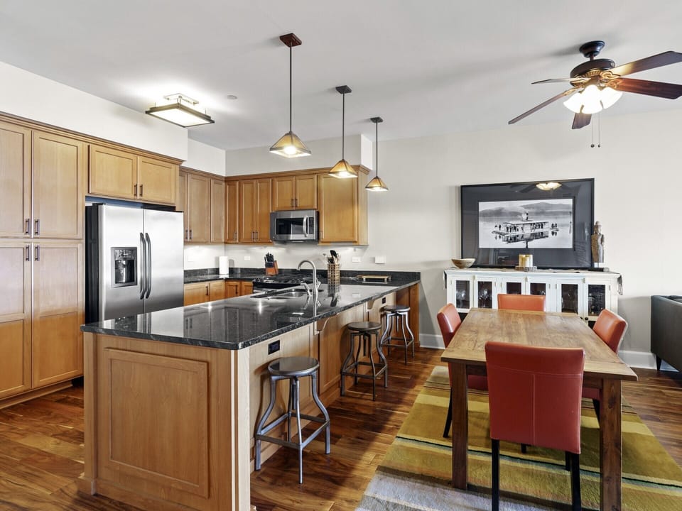 Condo 7108 - Fully Furnished Kitchen with Island