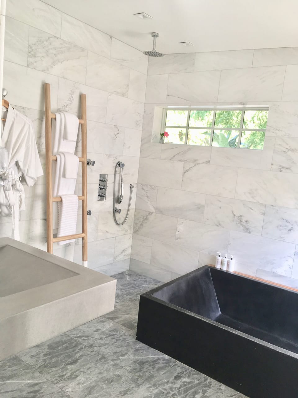 The Petit Lagoon Suite | Private spa tub