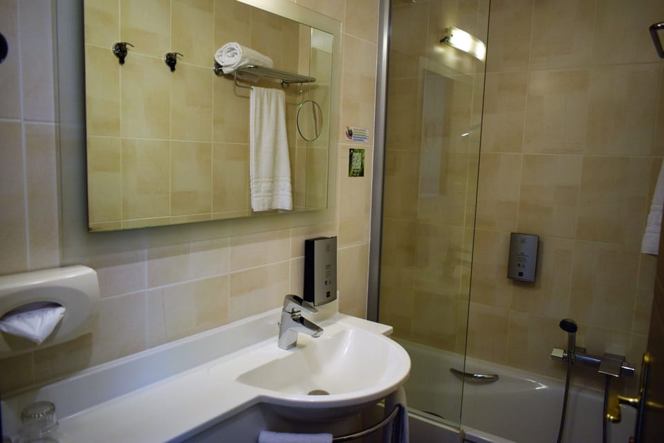 Bathtub, hair dryer, towels