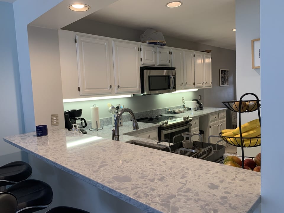Quartz breakfast bar and counter tops
