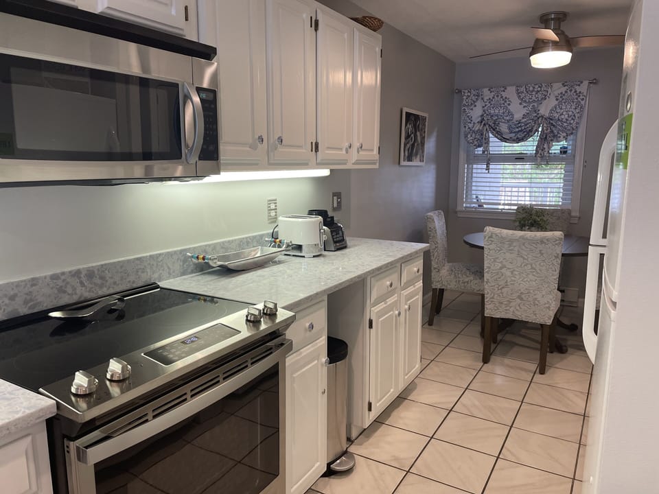 Electric stove with air fryer and convection features