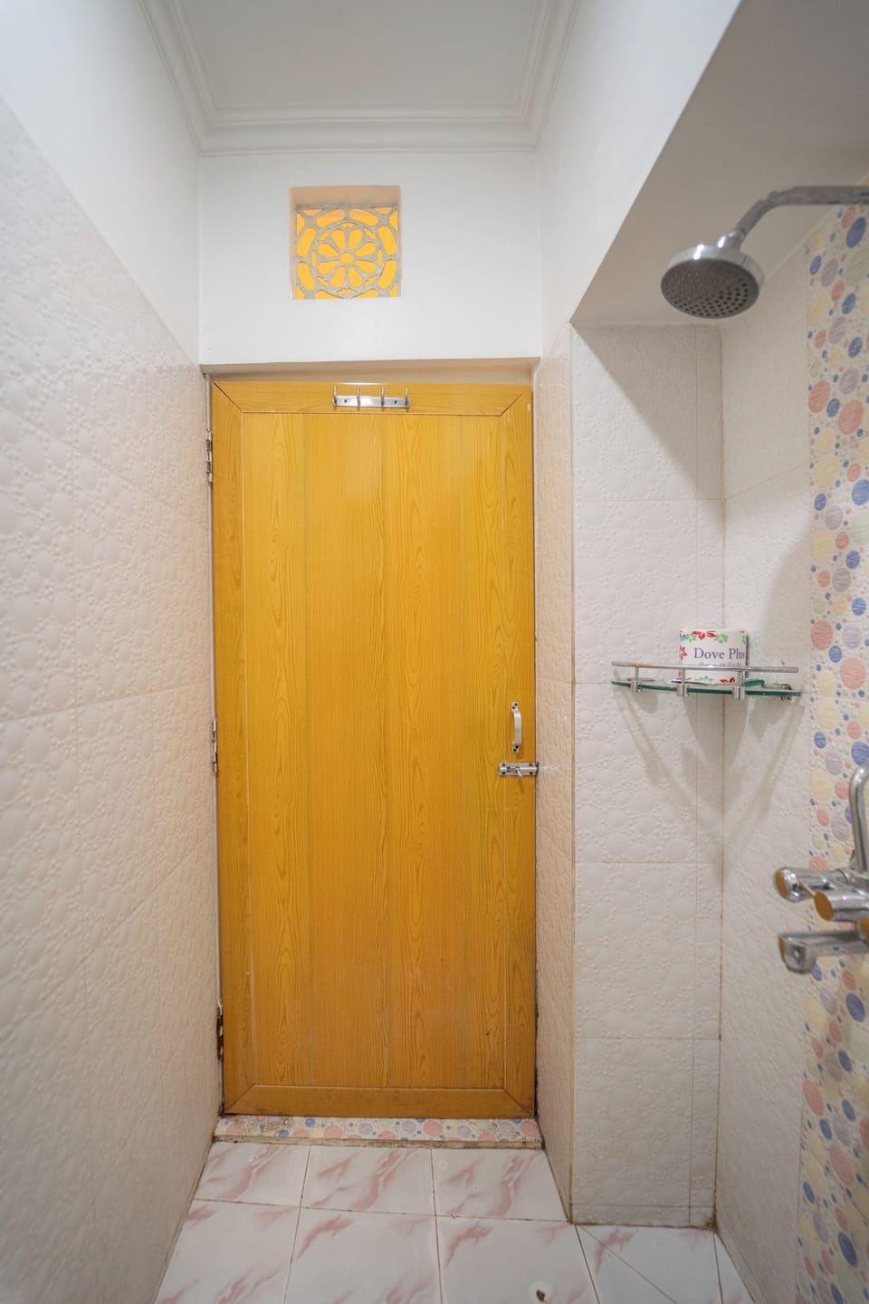 Superior Twin Room, 2 Twin Beds, Non Smoking | Bathroom | Shower, slippers, bidet, towels