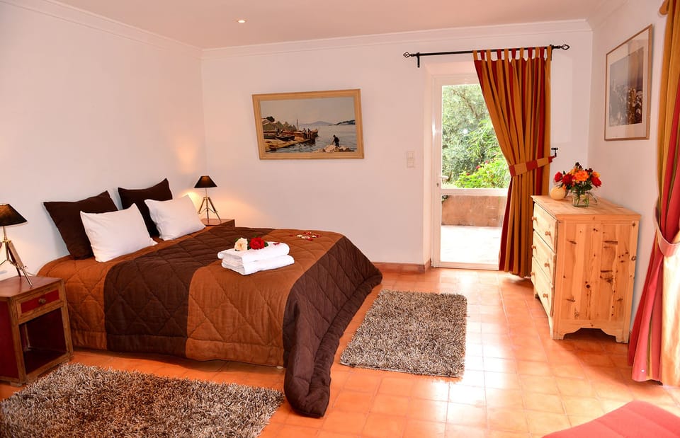 Double Room, 1 Queen Bed, Mountain View | 1 bedroom, premium bedding, blackout drapes, soundproofing