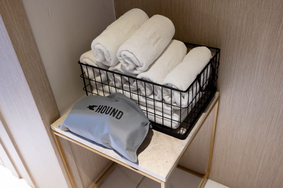 Premier Suite | Bathroom | Separate tub and shower, deep soaking tub, designer toiletries