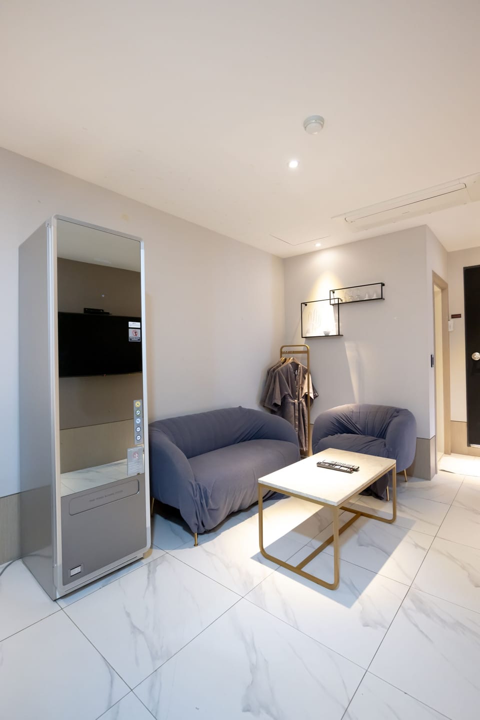 Premier Suite | Living area | 50-inch flat-screen TV with cable channels, TV, Netflix