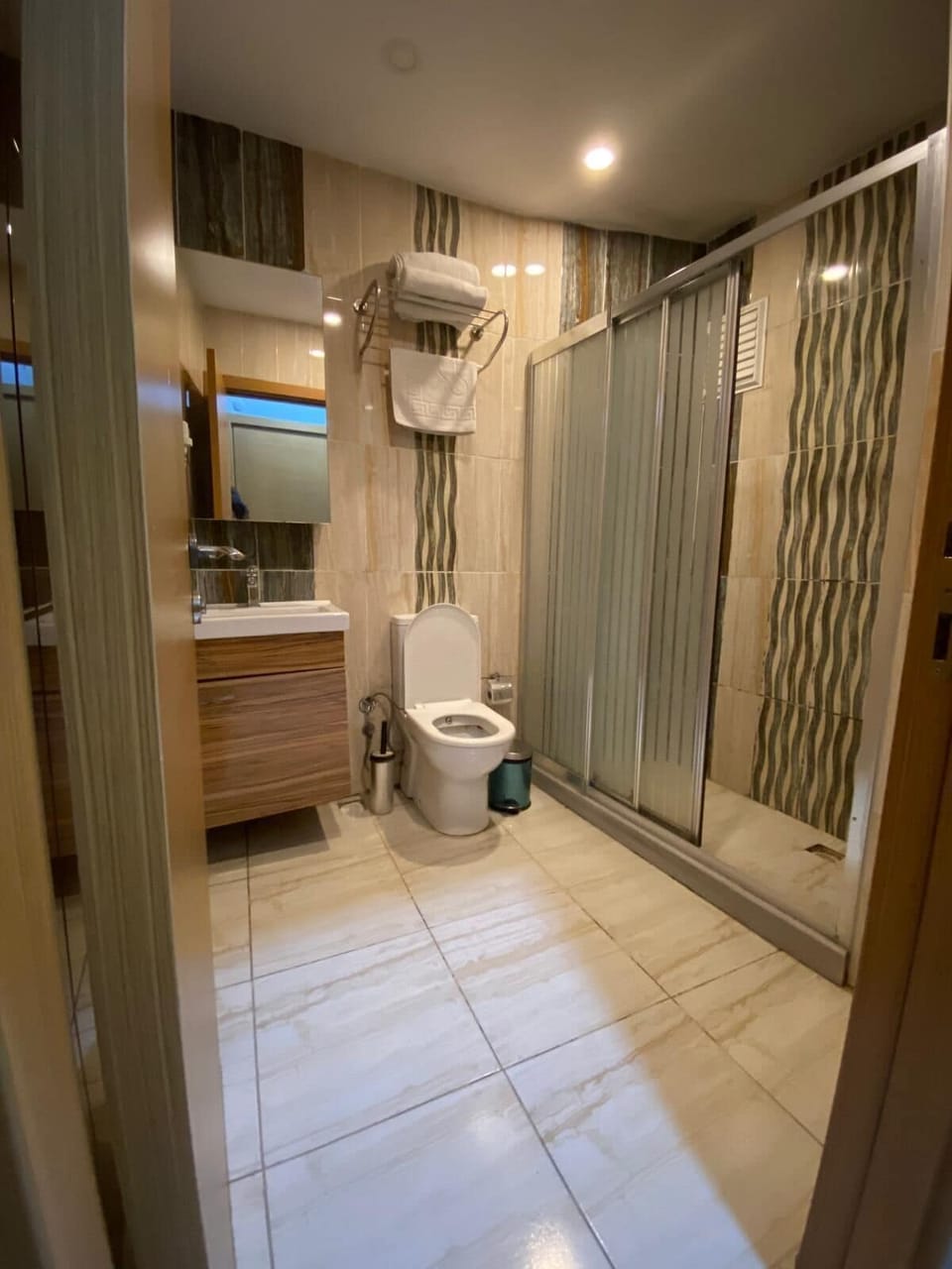 Deluxe Triple Room | Bathroom | Shower, hair dryer, slippers, soap
