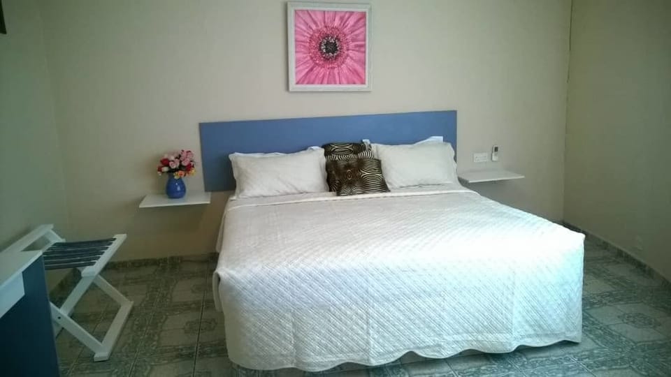 Double Room, Non Smoking | Free cribs/infant beds, rollaway beds, bed sheets