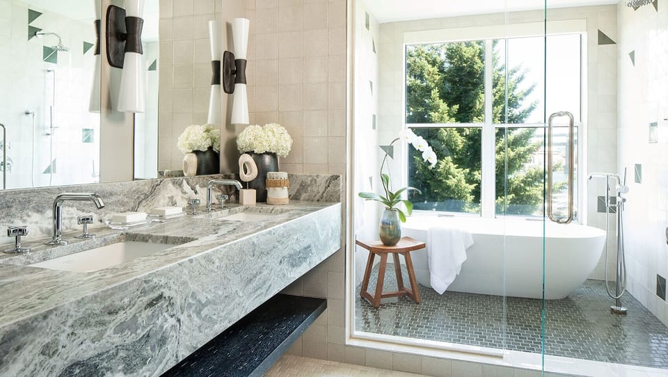 Suite (Columbia River Suite) | Bathroom | Combined shower/tub, designer toiletries, hair dryer, bathrobes
