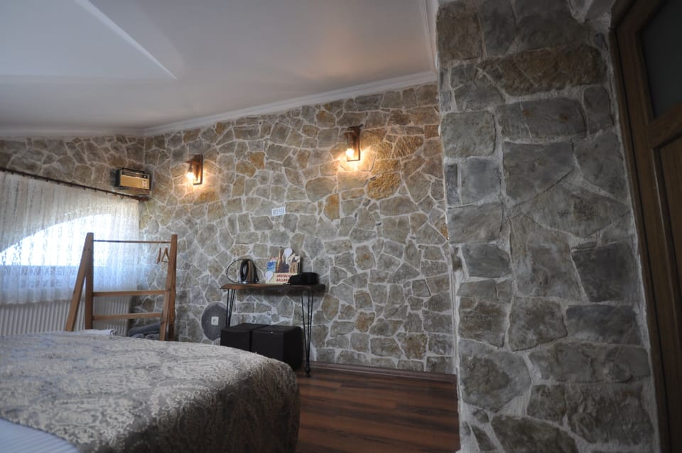 Basic Room | Premium bedding, down comforters, in-room safe, individually decorated