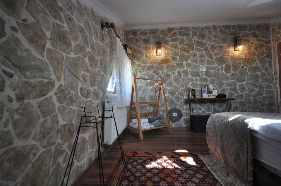 Deluxe Room | Premium bedding, down comforters, in-room safe, individually decorated