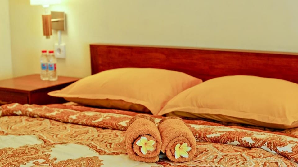 Desk, free WiFi, bed sheets
