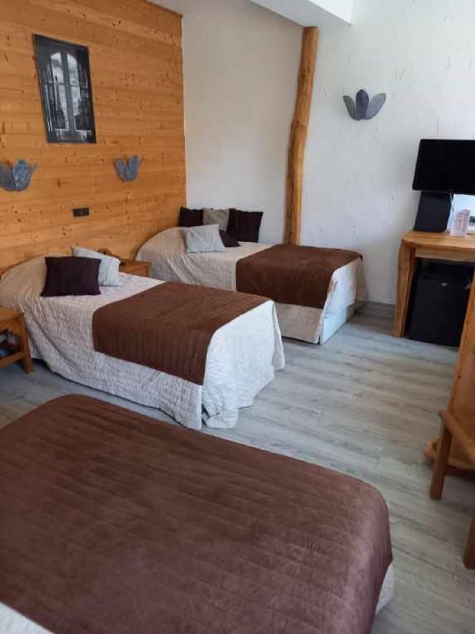 Family Room | Premium bedding, minibar, in-room safe, desk