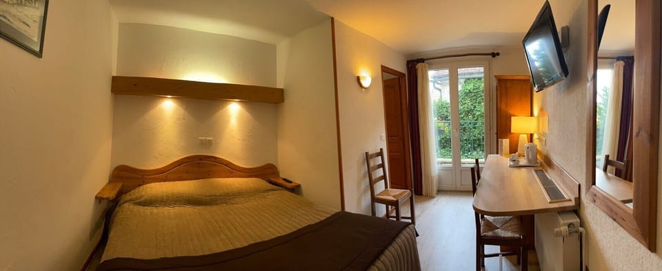 Superior Double Room | Premium bedding, minibar, in-room safe, desk