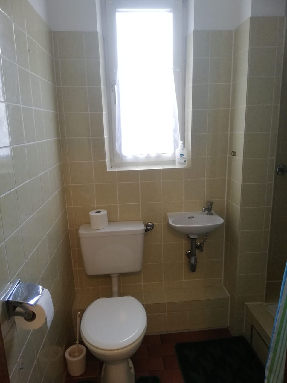 Basic Single Room, Shared Bathroom, Courtyard View | Bathroom