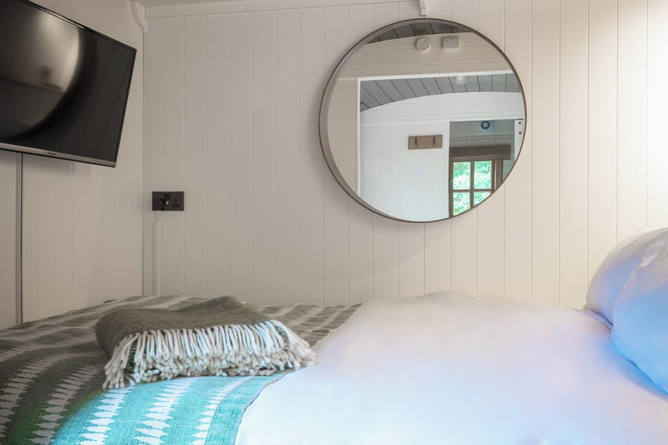 Classic Cabin, 1 Double Bed | In-room safe, desk, blackout drapes, iron/ironing board