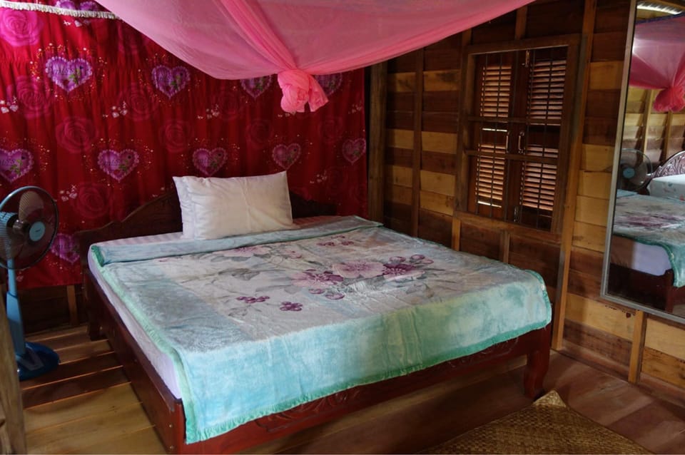 Desk, laptop workspace, free WiFi, bed sheets
