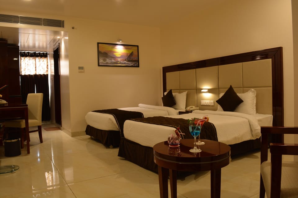 Premium Room, Accessible | Minibar, in-room safe, blackout drapes, soundproofing
