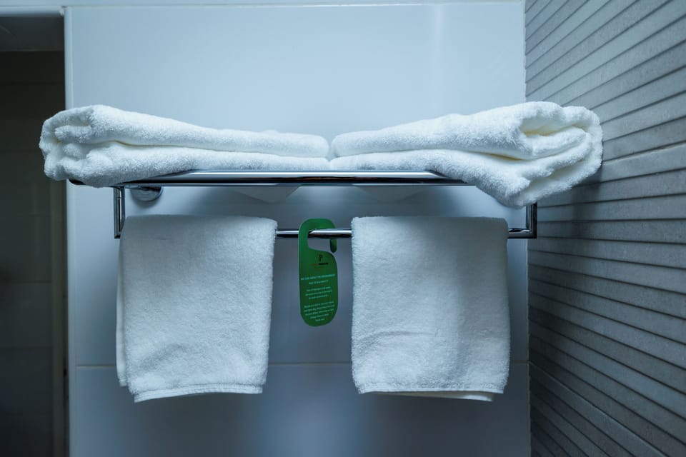 Single Room (Swim Up) | Bathroom | Shower, rainfall showerhead, free toiletries, hair dryer