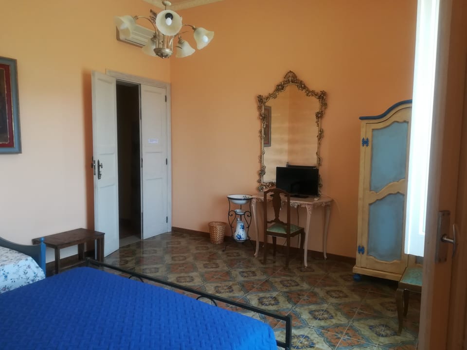 Comfort Triple Room | Desk, laptop workspace, free WiFi, bed sheets