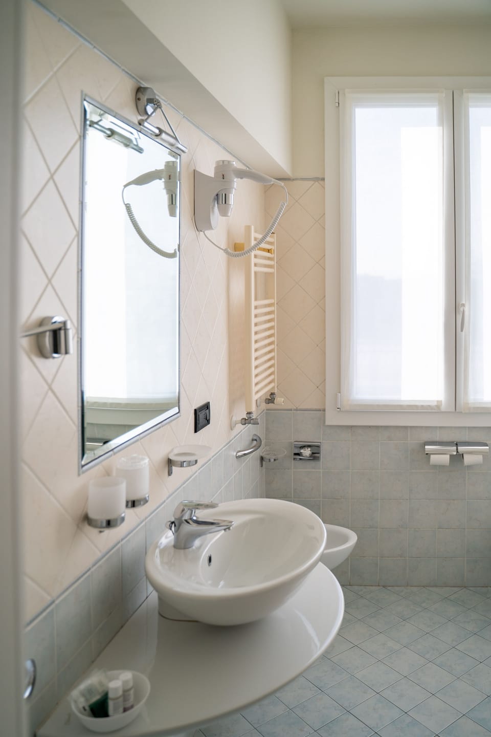Triple Room | Bathroom | Free toiletries, hair dryer, bidet, towels