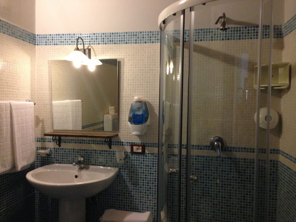 Apartment, 2 Bedrooms | Bathroom | Shower, rainfall showerhead, free toiletries, hair dryer