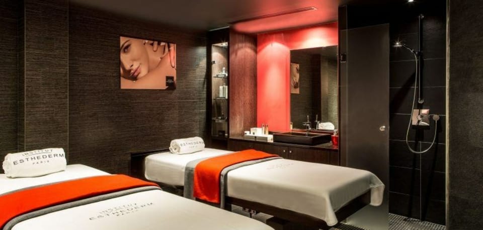 Sauna, hot tub, Turkish bath, hot stone massages, body wraps