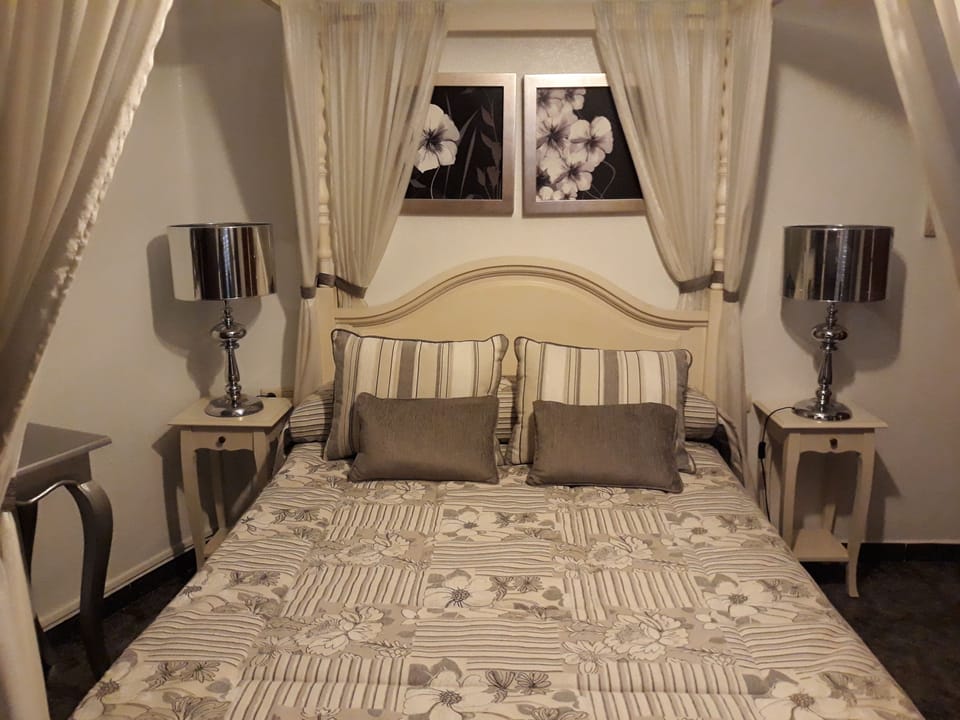 Suite | Soundproofing, rollaway beds, free WiFi