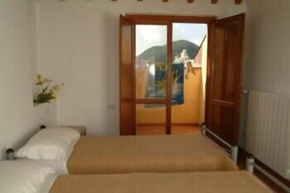 Comfort Double Room, Balcony, Hill View | Hypo-allergenic bedding, down comforters, desk, soundproofing