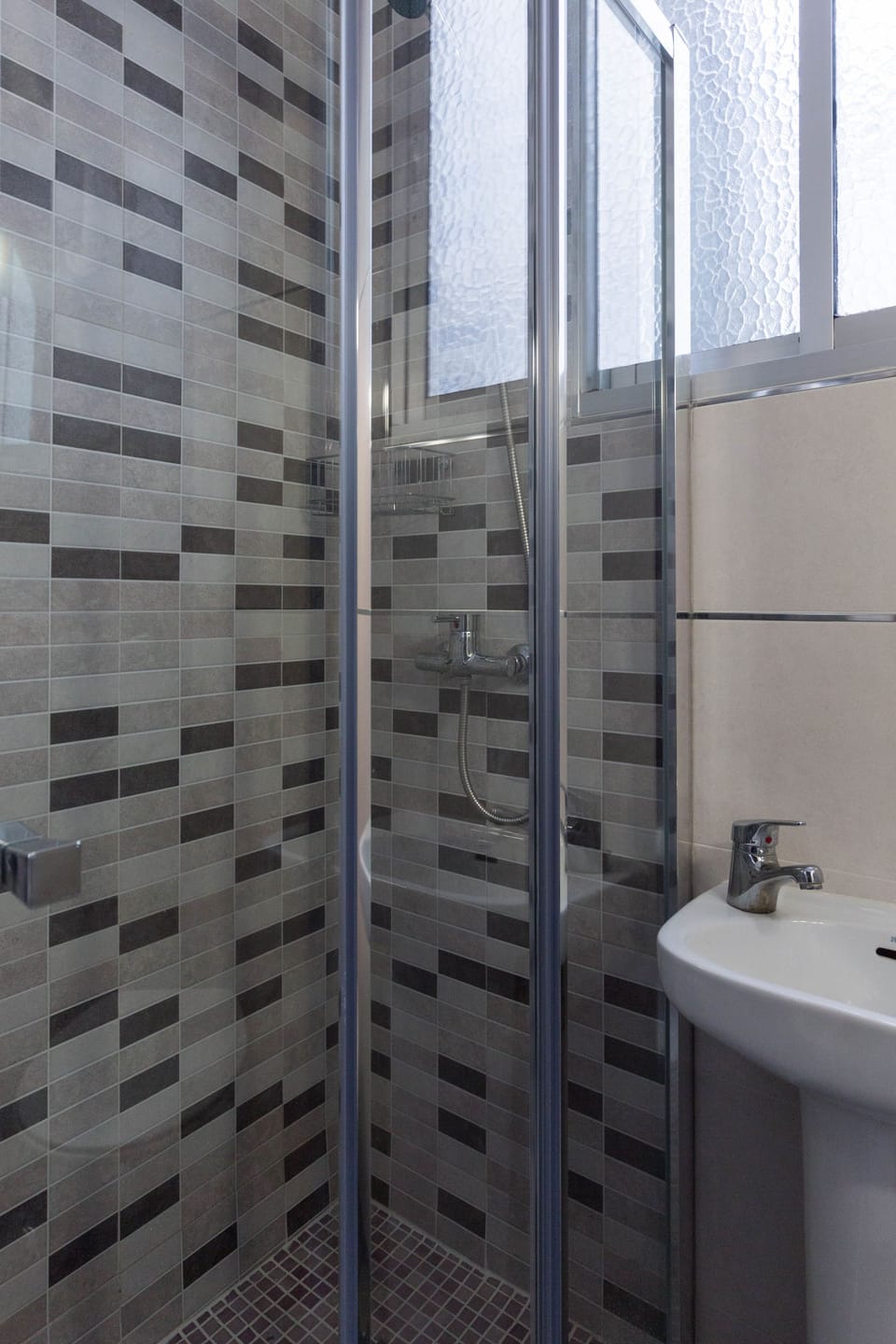 Triple Room, Private Bathroom (externo) | Bathroom shower