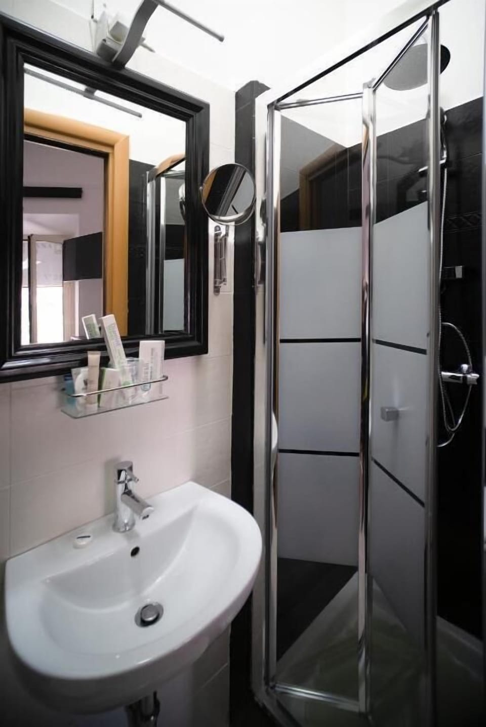 Quadruple Room | 1 bedroom, hypo-allergenic bedding, in-room safe, blackout drapes