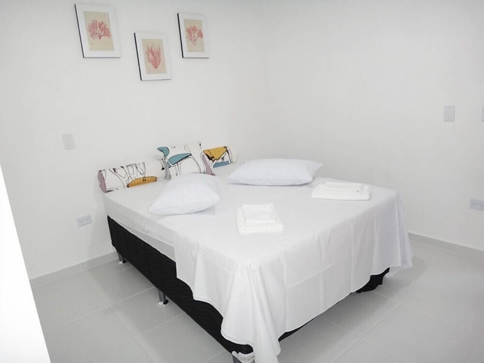 Minibar, free WiFi, bed sheets