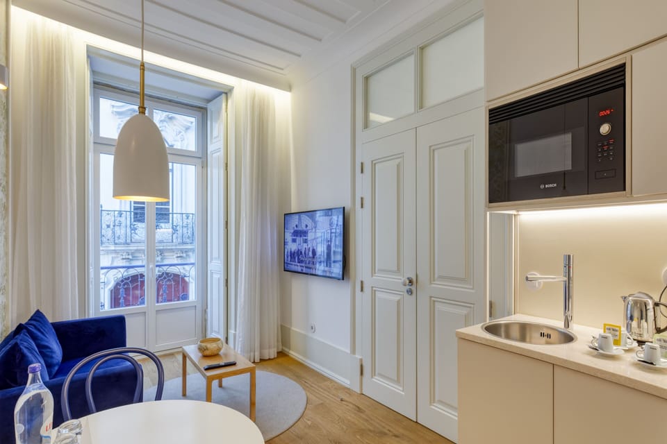Deluxe Double or Twin Room | Living area | Flat-screen TV, Netflix