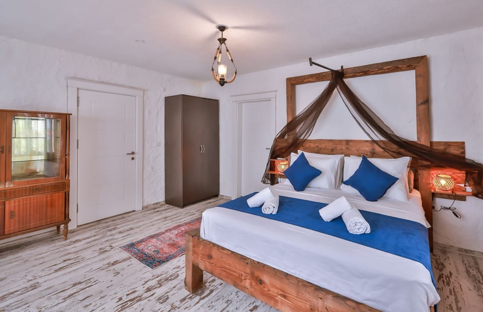 Executive Double Room, Multiple Beds, Non Smoking | Minibar, free WiFi, bed sheets