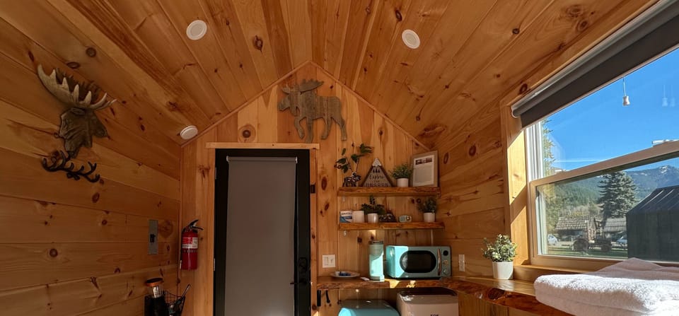 Economy Cabin, 1 Queen Bed | Iron/ironing board, free WiFi, bed sheets