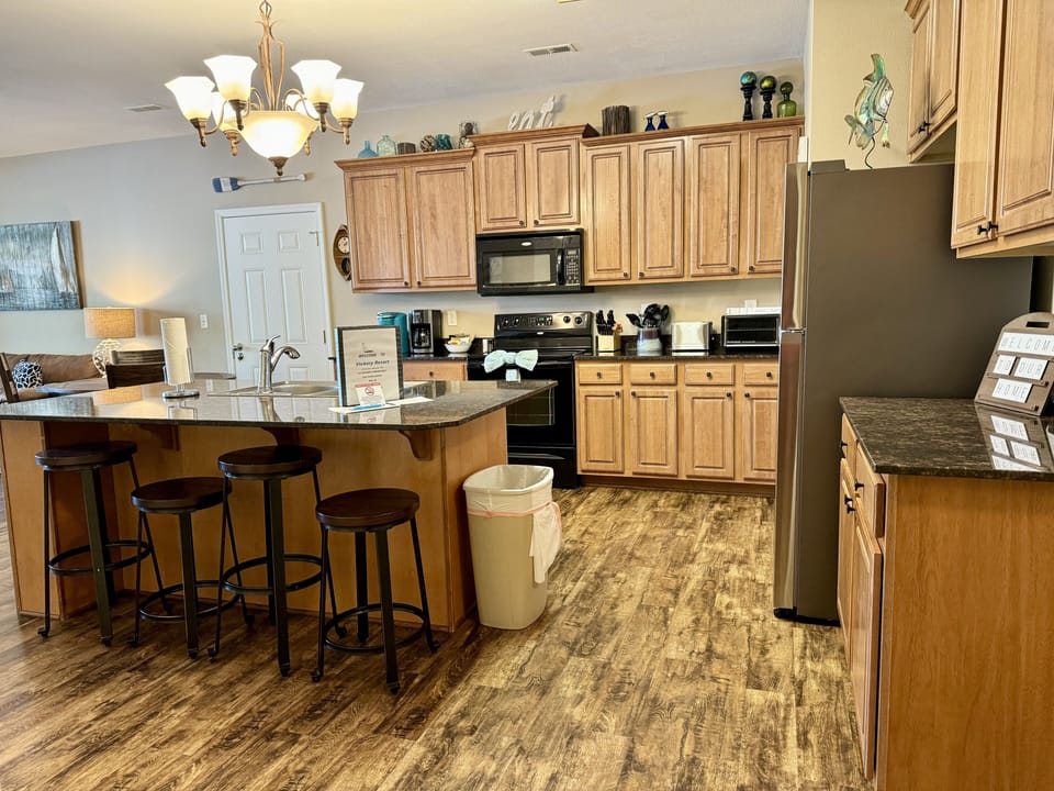 Condo, 3 Bedrooms | Private kitchen | Fridge, microwave, oven, dishwasher