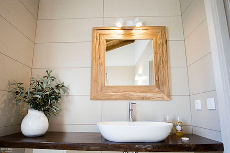 Deluxe Apartment | Bathroom sink