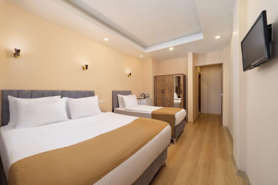 Deluxe Room | Desk, soundproofing, free WiFi