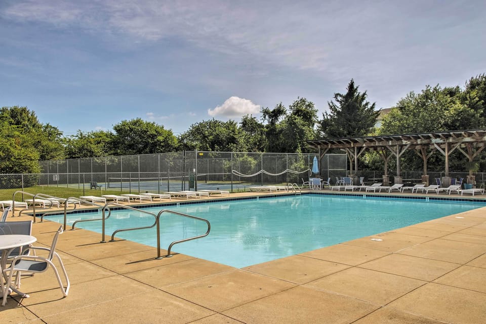 Community Amenities | Outdoor Pool