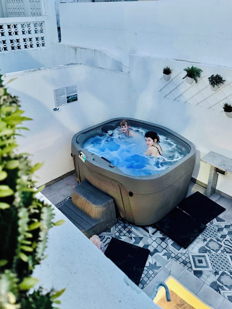 Outdoor spa tub