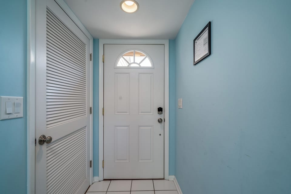 Enter this 2 bedroom, 2 bath villa relax and enjoy!