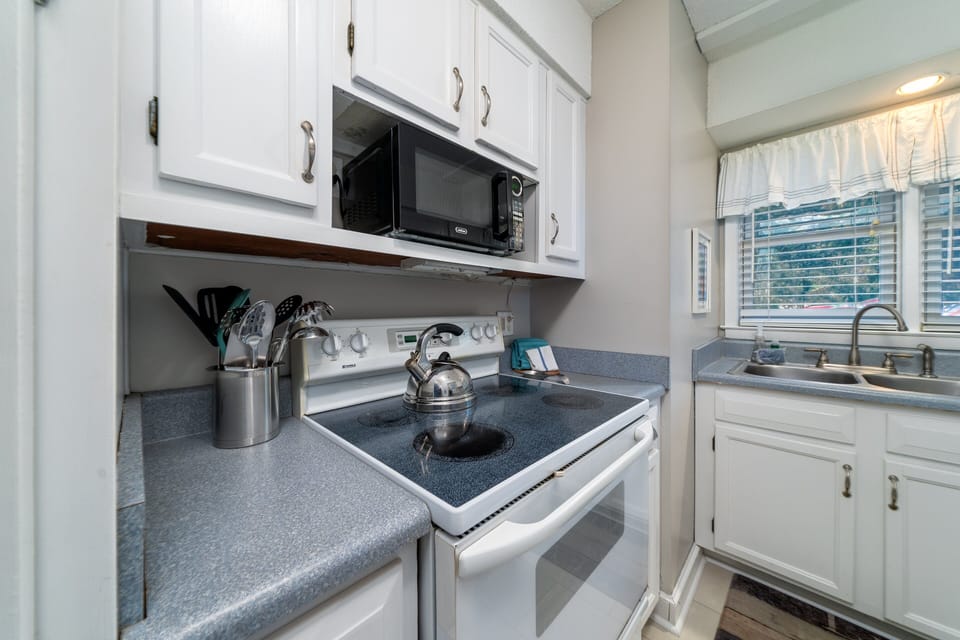 A light and bright space for preparing meals